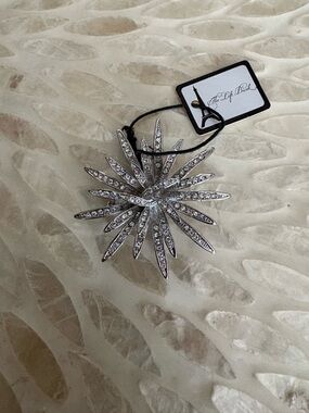 NWT Crystal Starburst brooch